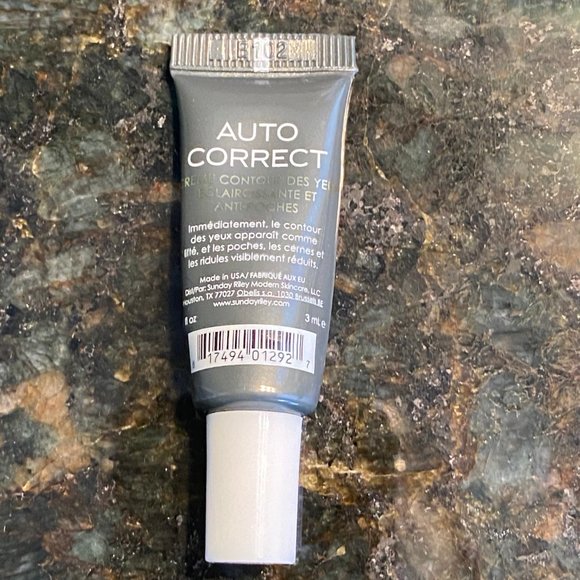 Sunday Riley Auto Correct Depuffing Cream, 3 ml - Picture 4 of 4